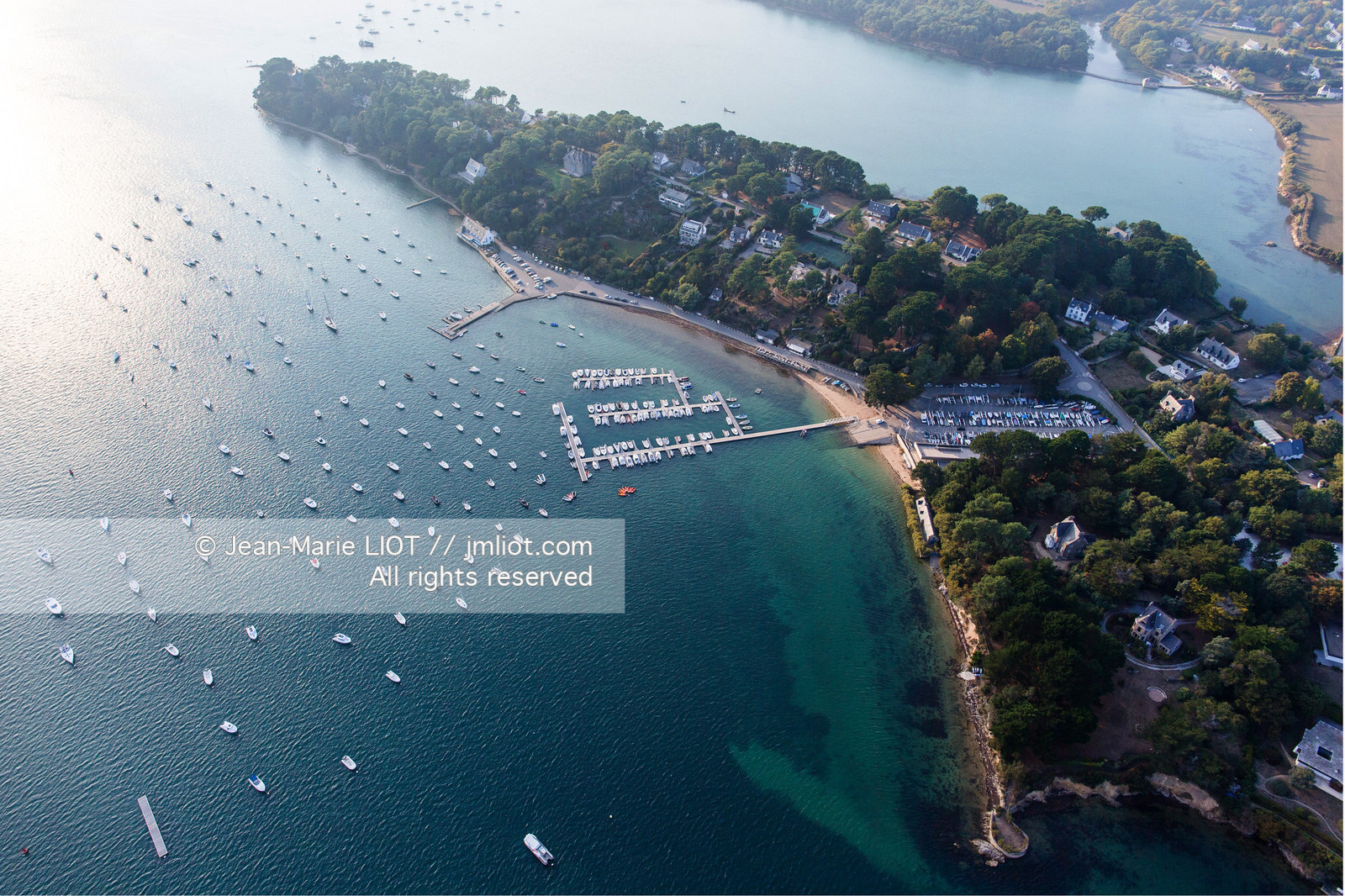 Arradon, Golfe du Morbihan, vue aérienne du port de plaisance. Photo© Jean-Marie Liot.