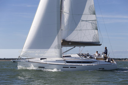 Ile de Ré, 23 09 2015, pour le chantier Jeanneau, le nouveau Jeanneau Sun Odyssey 419. Photo © Jean-Marie LIOT   Jeanneau