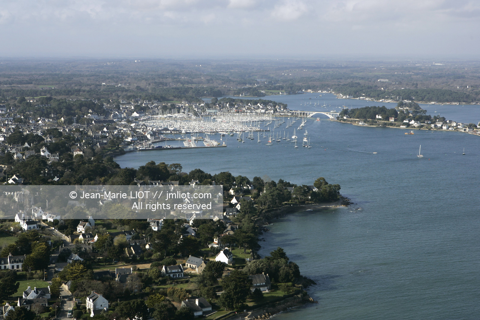 LA TRINITE-SUR-MER. VUE AERIENNE.PHOTO © JEAN-MARIE LIOT.