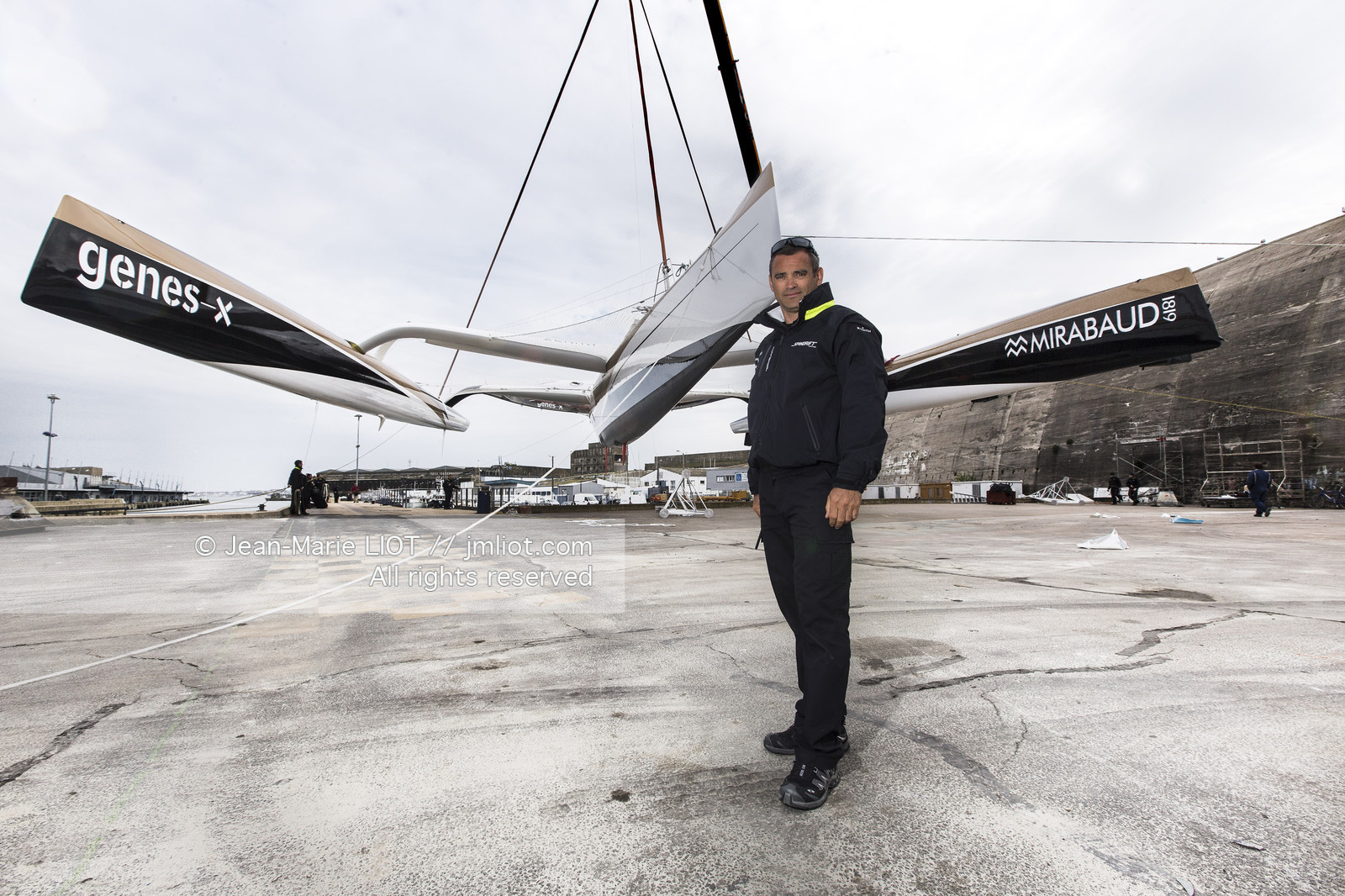 Maxi-Triimaran Spindrift 2 Launching