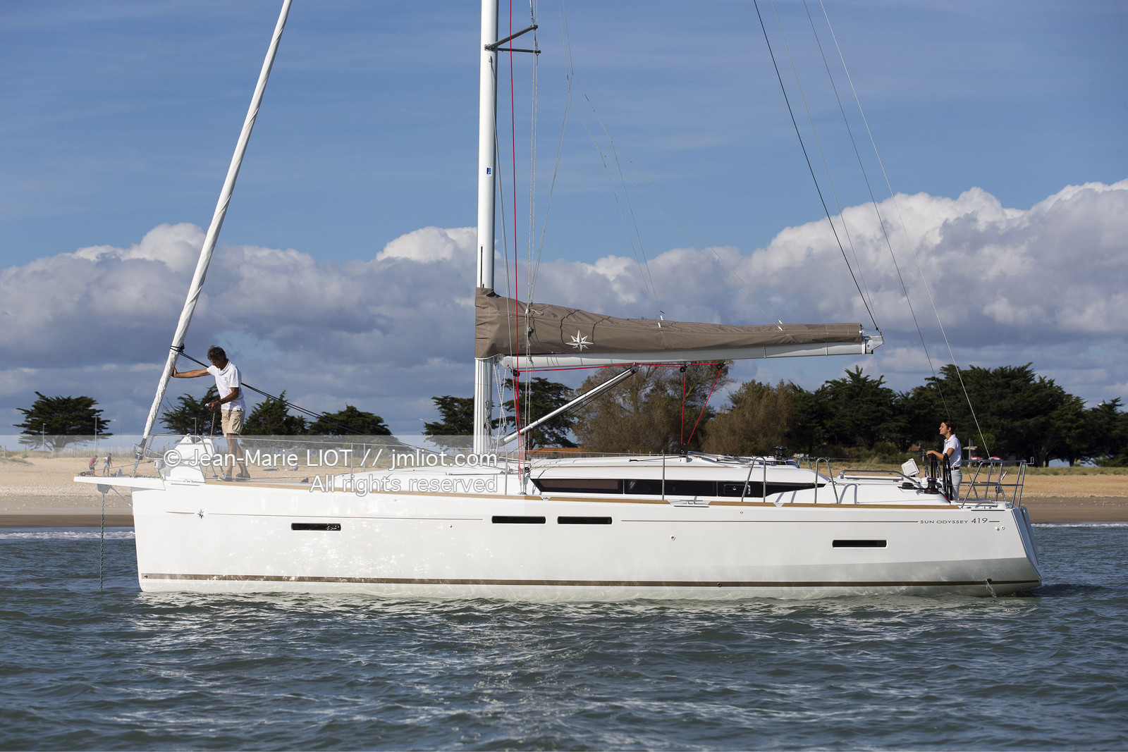 Ile de Ré, 23 09 2015, pour le chantier Jeanneau, le nouveau Jeanneau Sun Odyssey 419. Photo © Jean-Marie LIOT   Jeanneau