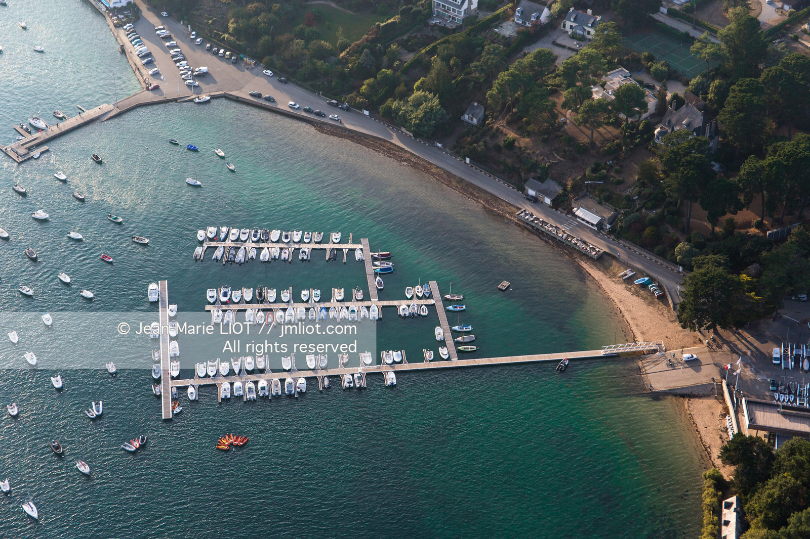 Arradon, Golfe du Morbihan, vue aérienne du port de plaisance. Photo© Jean-Marie Liot.