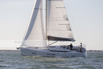 Ile de Ré, 23 09 2015, pour le chantier Jeanneau, le nouveau Jeanneau Sun Odyssey 419. Photo © Jean-Marie LIOT   Jeanneau