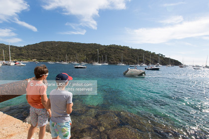 Port-Cros, au large d'Hyères dans le département du Var, petite île de 4 km de long est une réserve de la faune et la flore. Photo © Jean-Marie Liot.