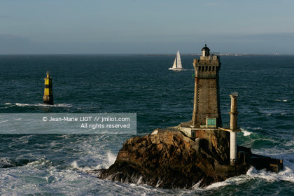 .Start Jules Verne Trophy maxi trimaran Geronimo, skipper Olivier de Kersauzon, on décember 28, 2004, Photo Jean-Marie LIOT - www.jmliot.com