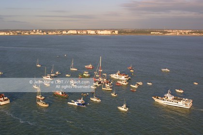 VENDEE GLOBE 2001- ROLAND JOURDAIN ARRIVAL