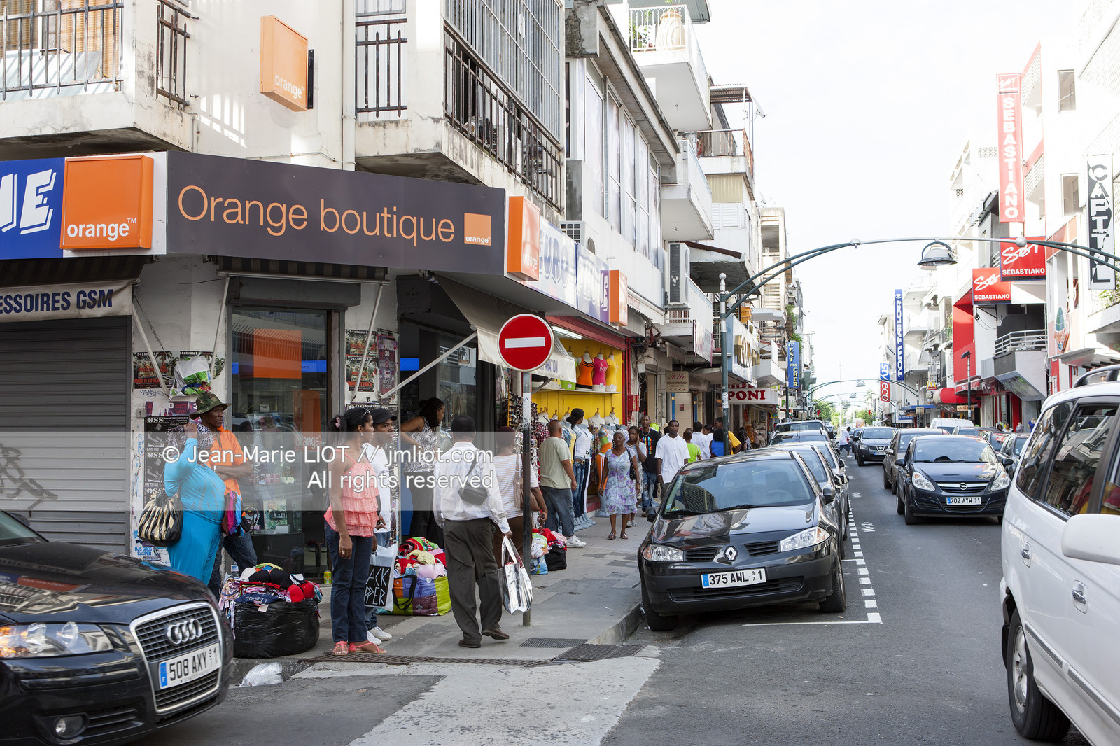 La Guadeloupe est un departement français d'Outre Mer situe dans l'archipel des Antilles. L'ile est bordee d'une part par la Mer des Caraïbes et l'Ocean Atlantique..La guadeloupe est composé de deux îles: la Grande-Terre et la Basse-Terre..Photo © Jean-Marie Liot.