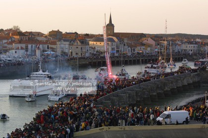 VENDEE GLOBE 2001- ROLAND JOURDAIN ARRIVAL