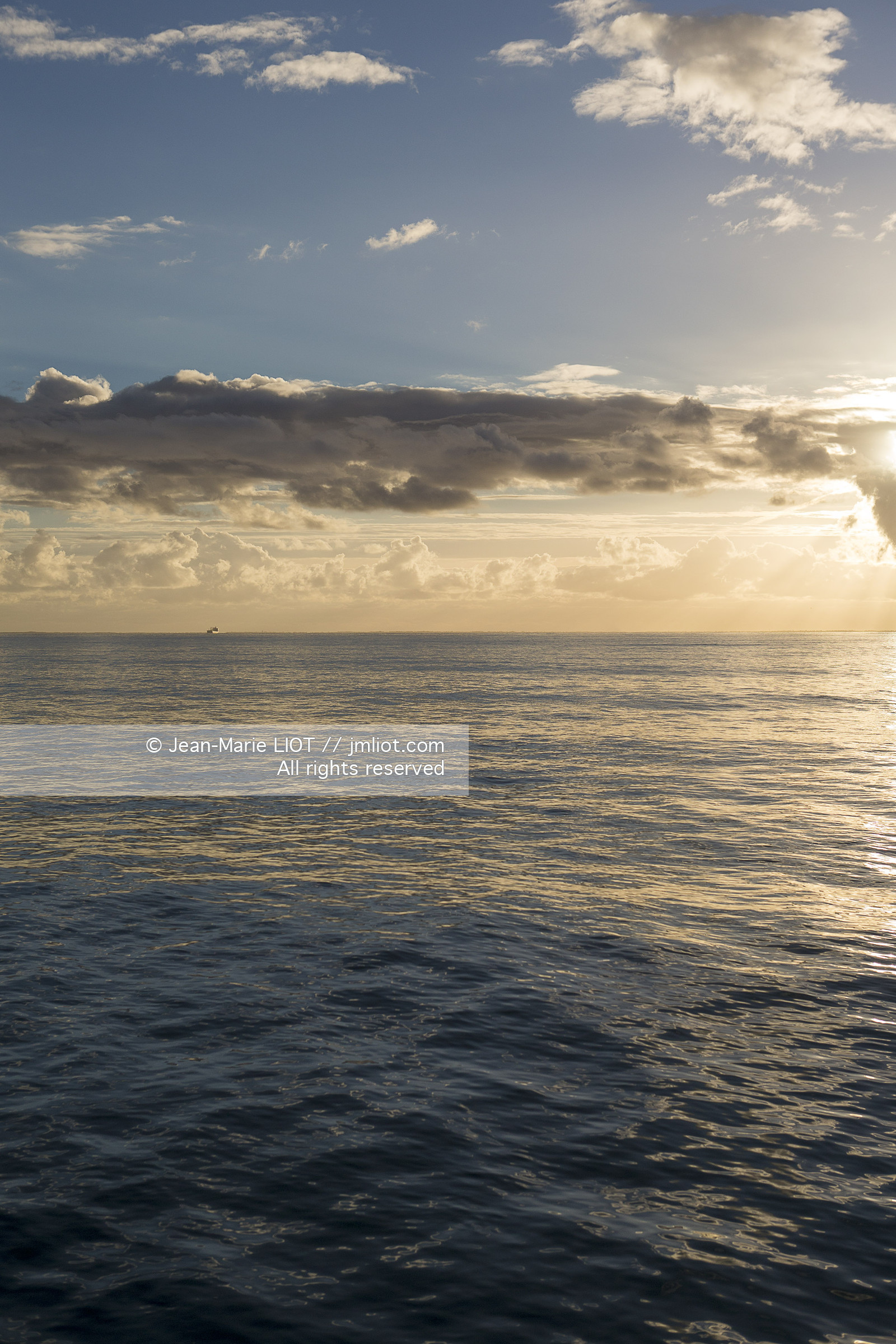 Levé de soleil.Photo © Jean-Marie LIOT