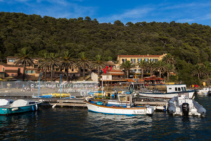 Port-Cros, au large d'Hyères dans le département du Var, petite île de 4 km de long est une réserve de la faune et la flore. Photo © Jean-Marie Liot.
