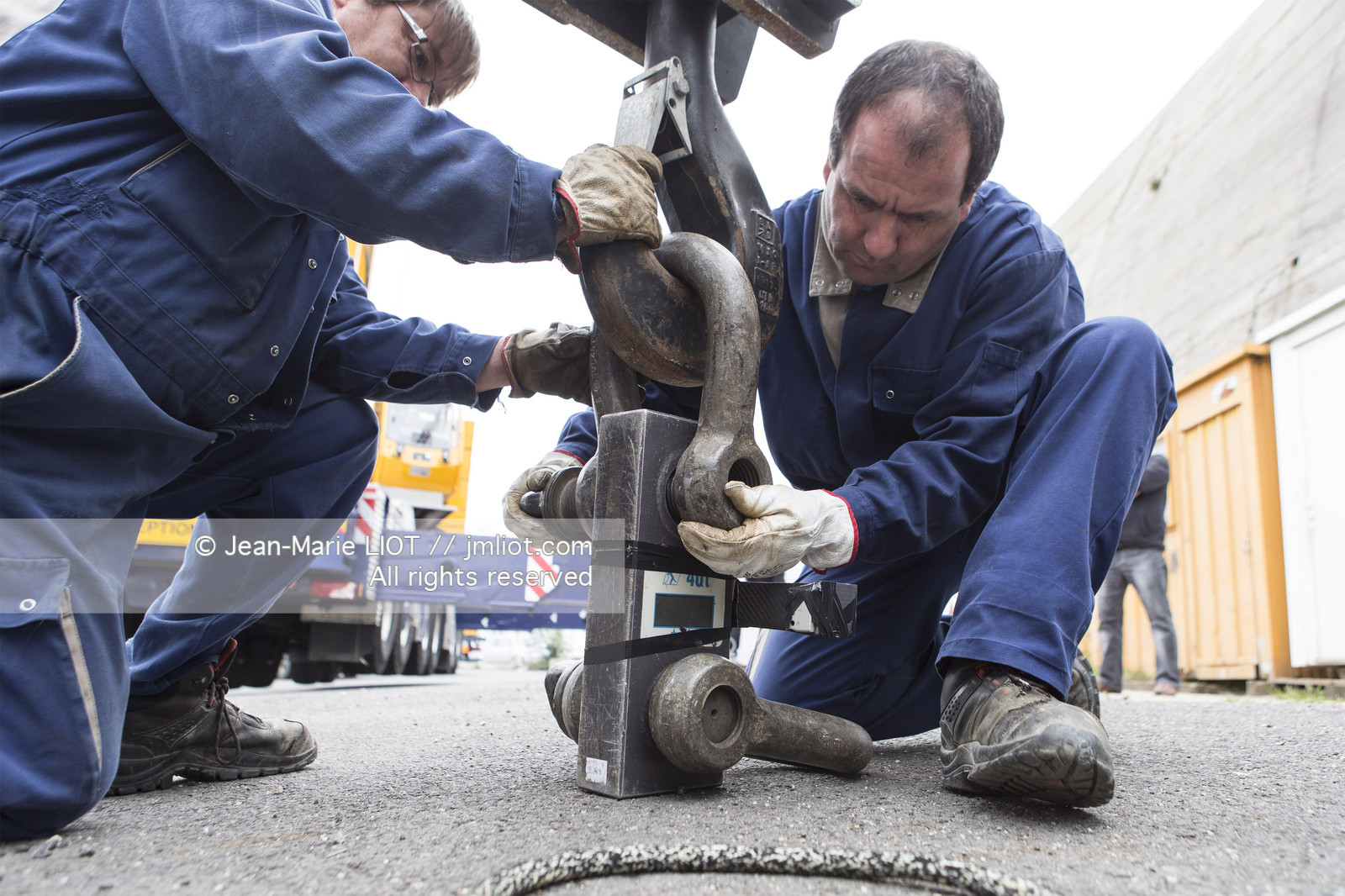 Maxi-Triimaran Spindrift 2 Launching