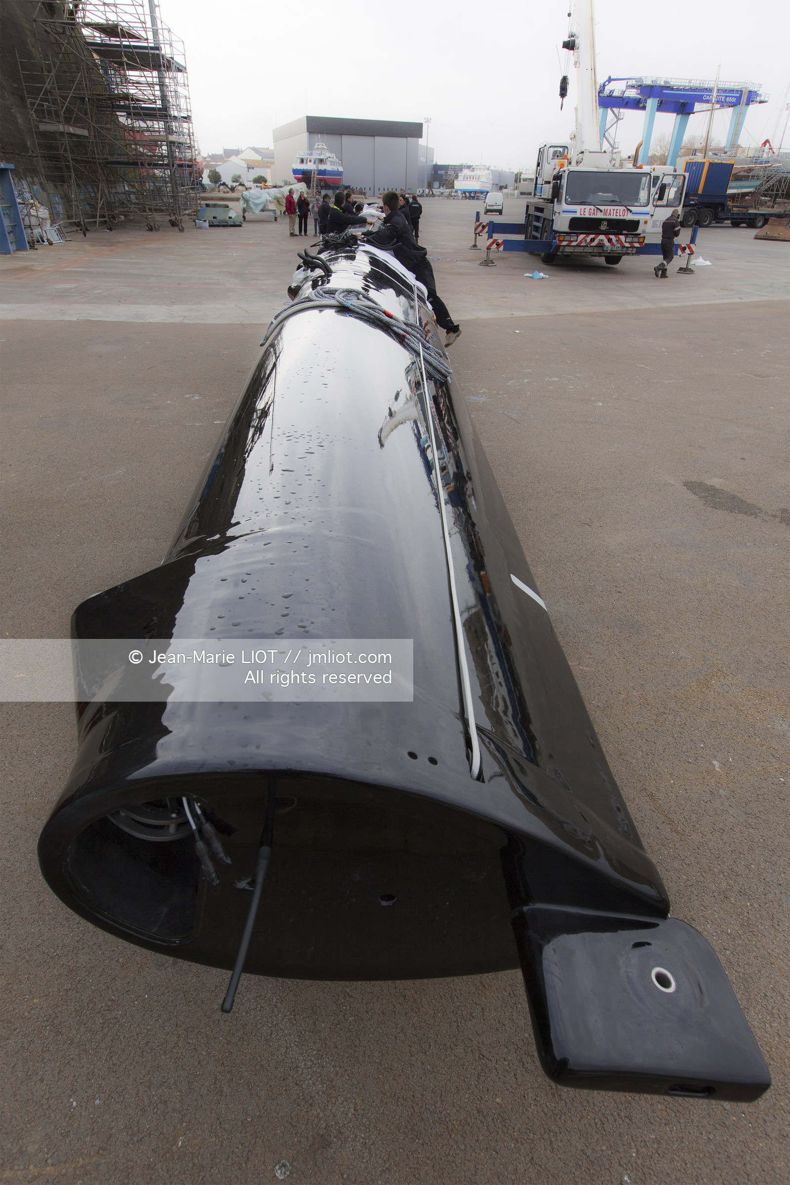 Maxi-Triimaran Spindrift 2 Launching