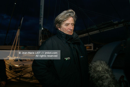 .Start Jules Verne Trophy maxi trimaran Geronimo, skipper Olivier de Kersauzon, on décember 28, 2004, Photo Jean-Marie LIOT - www.jmliot.com