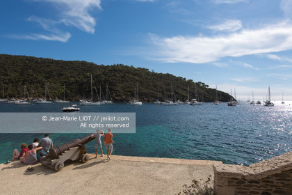 Port-Cros, au large d'Hyères dans le département du Var, petite île de 4 km de long est une réserve de la faune et la flore. Photo © Jean-Marie Liot.