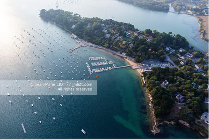 Arradon, Golfe du Morbihan, vue aérienne du port de plaisance. Photo© Jean-Marie Liot.