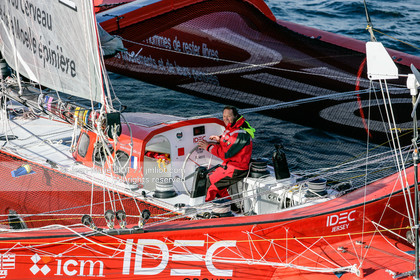 SAILING IDEC & FRANCIS JOYON