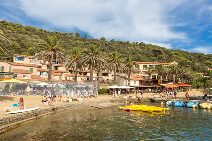 Port-Cros, au large d'Hyères dans le département du Var, petite île de 4 km de long est une réserve de la faune et la flore. Photo © Jean-Marie Liot.