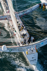 .Start Jules Verne Trophy maxi trimaran Geronimo, skipper Olivier de Kersauzon, on décember 28, 2004, Photo Jean-Marie LIOT - www.jmliot.com