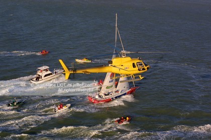 VENDEE GLOBE 2001- ROLAND JOURDAIN ARRIVAL