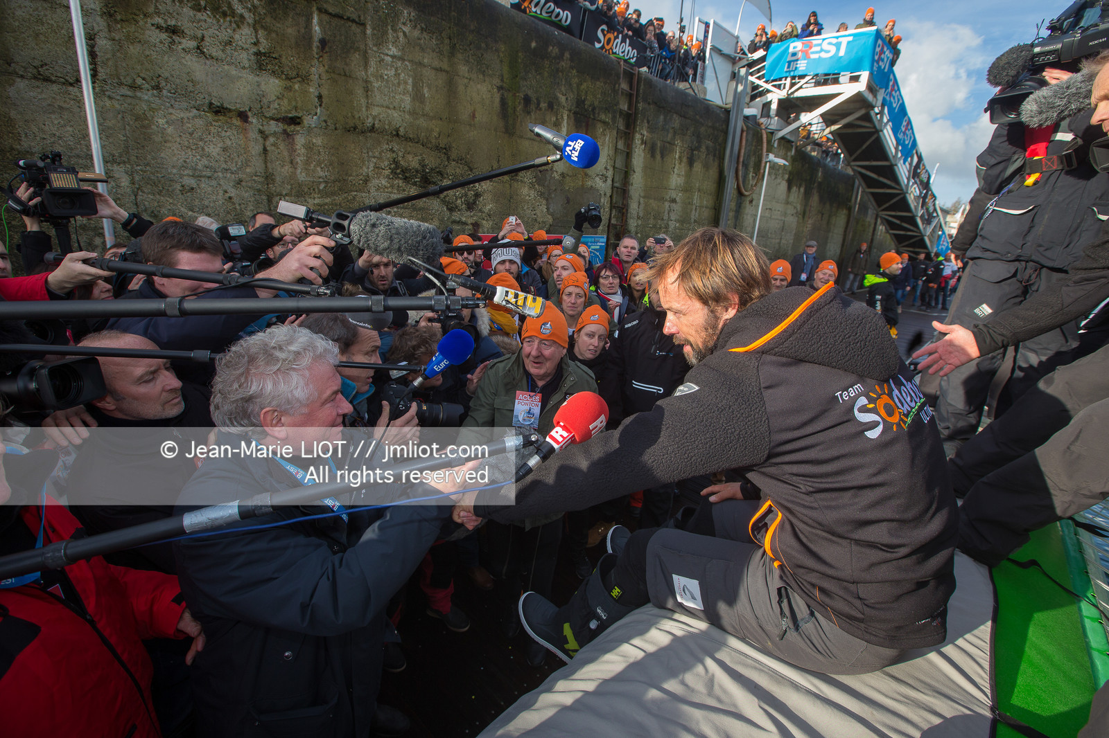 THOMAS COVILLE - RECORD AUTOUR DU MONDE EN MULTICOQUE EN SOLITAIRE 2016