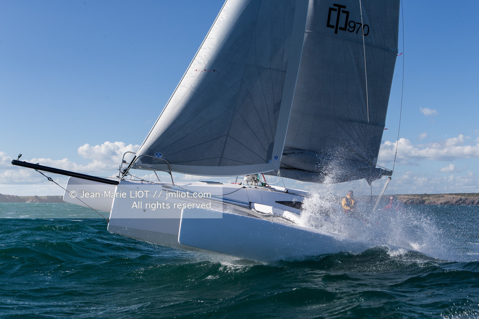 VOILE MAGAZINE - CORSAIR CRUZE 970