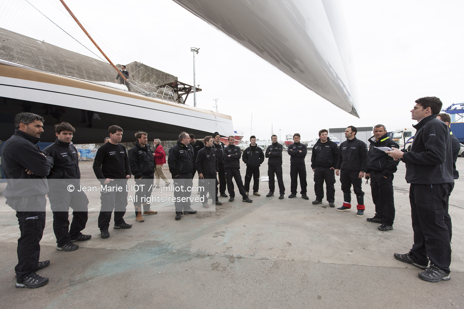 Maxi-Triimaran Spindrift 2 Launching