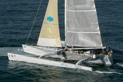 .Start Jules Verne Trophy maxi trimaran Geronimo, skipper Olivier de Kersauzon, on décember 28, 2004, Photo Jean-Marie LIOT - www.jmliot.com