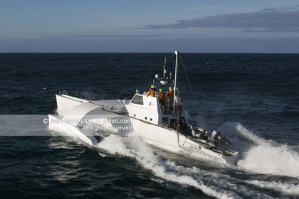 .Ocean Alchimist, Olivier de Kersauzon, off Ouessant, on december 29, 2004, Photo Jean-Marie LIOT - www.jmliot.com.