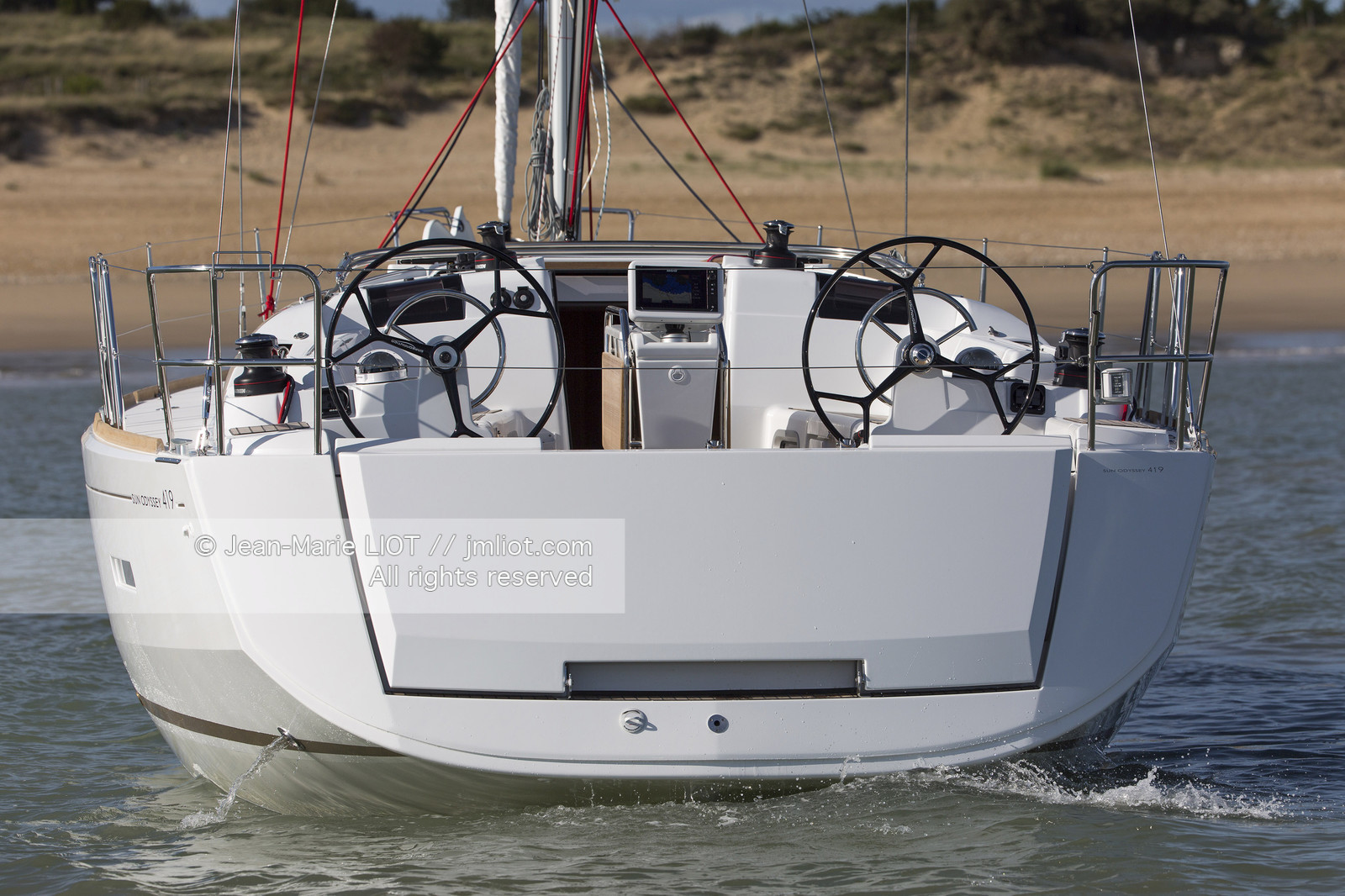 Ile de Ré, 23 09 2015, pour le chantier Jeanneau, le nouveau Jeanneau Sun Odyssey 419. Photo © Jean-Marie LIOT   Jeanneau