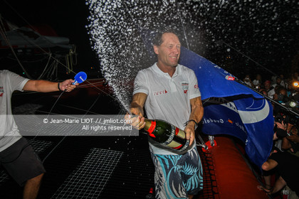 ROUTE DU RHUM 2010 - ARRIVEE DE FRANCIS JOYON