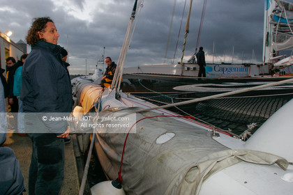 .Start Jules Verne Trophy maxi trimaran Geronimo, skipper Olivier de Kersauzon, on décember 28, 2004, Photo Jean-Marie LIOT - www.jmliot.com
