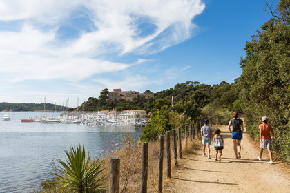 Port-Cros, au large d'Hyères dans le département du Var, petite île de 4 km de long est une réserve de la faune et la flore. Photo © Jean-Marie Liot.