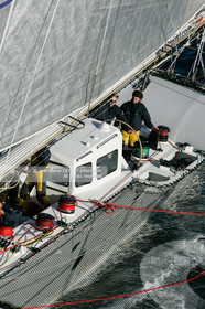 .Start Jules Verne Trophy maxi trimaran Geronimo, skipper Olivier de Kersauzon, on décember 28, 2004, Photo Jean-Marie LIOT - www.jmliot.com