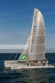 .Start Jules Verne Trophy maxi trimaran Geronimo, skipper Olivier de Kersauzon, on décember 28, 2004, Photo Jean-Marie LIOT - www.jmliot.com