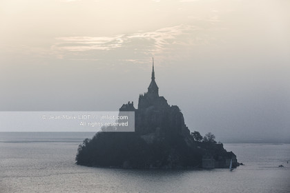 LE MONT SAINT MICHEL - LA MAREE DU SIECLE