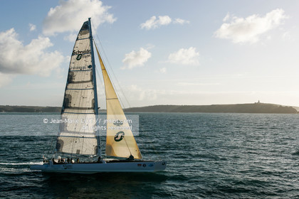 .Start Jules Verne Trophy maxi trimaran Geronimo, skipper Olivier de Kersauzon, on décember 28, 2004, Photo Jean-Marie LIOT - www.jmliot.com