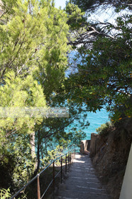 Le village de Begur et ses plages constituent l'un des lieux les plus touristique de la Costa Brava..La cote de begur bénéficie d'un littoral d'une grande beauté composé de falaises, de criques d'eau cristallines, de pinedes.....Photo © Jean-Marie Liot.
