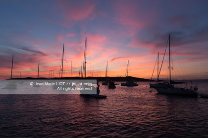 Port-Cros, au large d'Hyères dans le département du Var, petite île de 4 km de long est une réserve de la faune et la flore. Photo © Jean-Marie Liot.