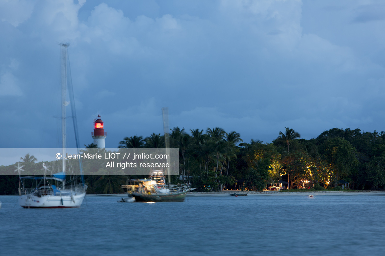 La Guadeloupe est un departement français d'Outre Mer situe dans l'archipel des Antilles. L'ile est bordee d'une part par la Mer des Caraïbes et l'Ocean Atlantique..La guadeloupe est composé de deux îles: la Grande-Terre et la Basse-Terre..Photo © Jean-Marie Liot.