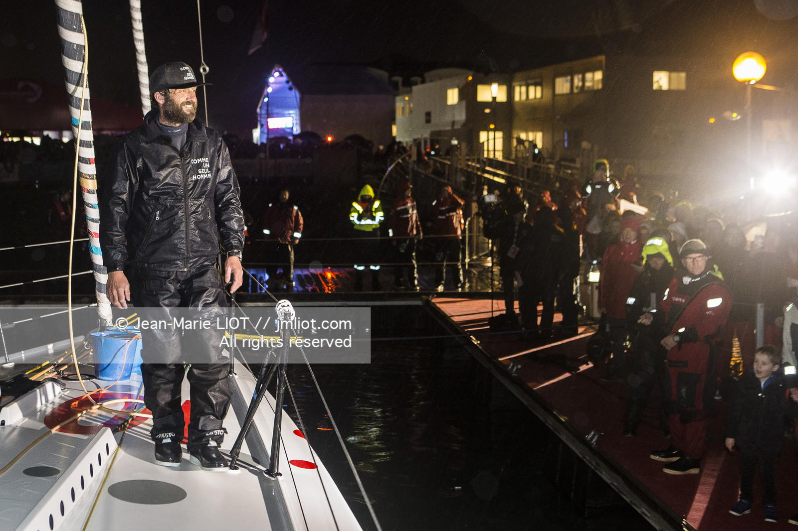 VENDEE GLOBE 2016-2017 - ARRIVEE ERIC BELLION - COMME UN SEUL HOMME