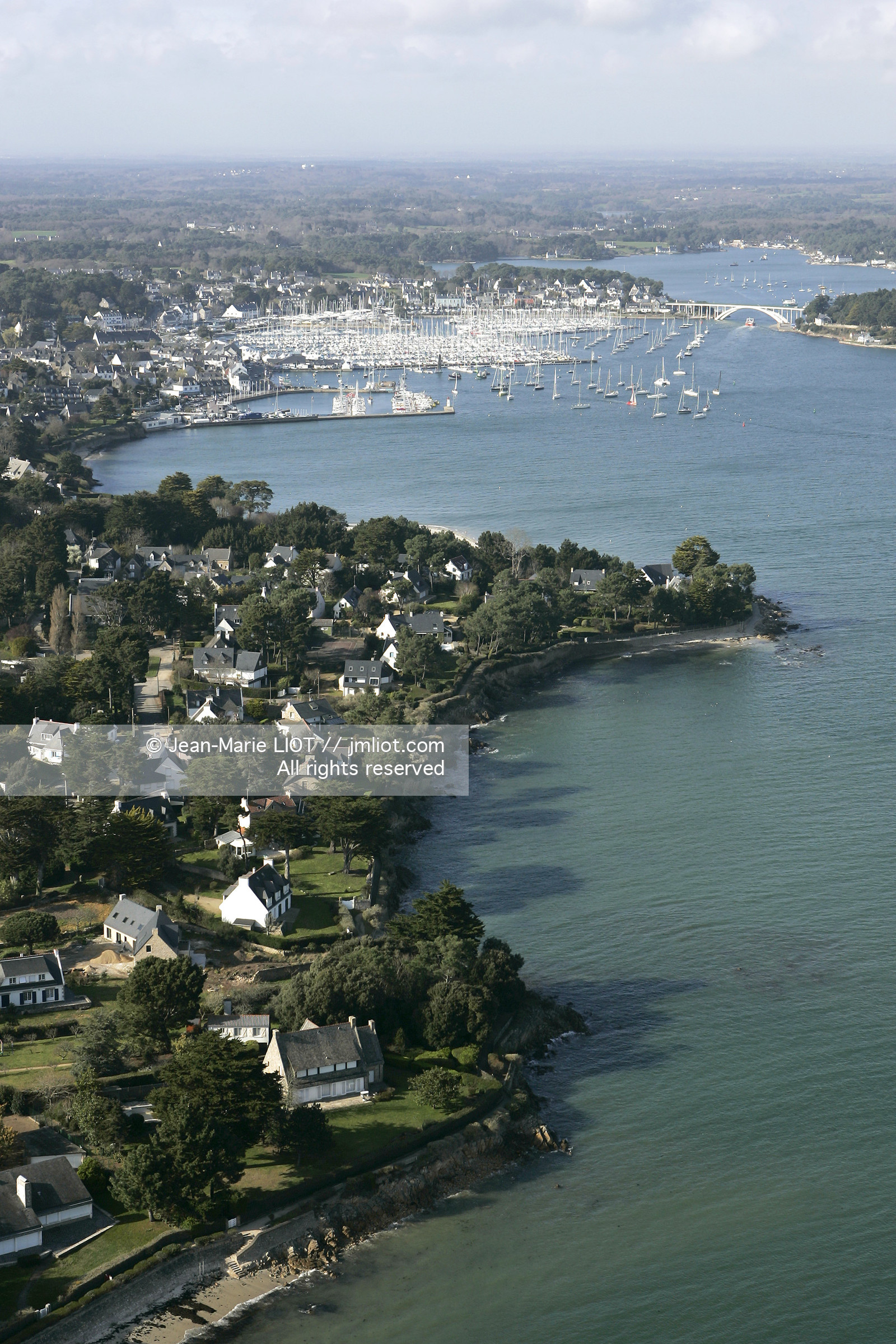 LA TRINITE-SUR-MER. VUE AERIENNE.PHOTO © JEAN-MARIE LIOT.