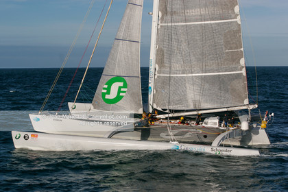 .Start Jules Verne Trophy maxi trimaran Geronimo, skipper Olivier de Kersauzon, on décember 28, 2004, Photo Jean-Marie LIOT - www.jmliot.com