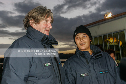 .Start Jules Verne Trophy maxi trimaran Geronimo, skipper Olivier de Kersauzon, on décember 28, 2004, Photo Jean-Marie LIOT - www.jmliot.com