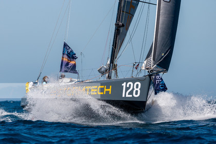 GLOBE40 2022 - START FIRST LEG