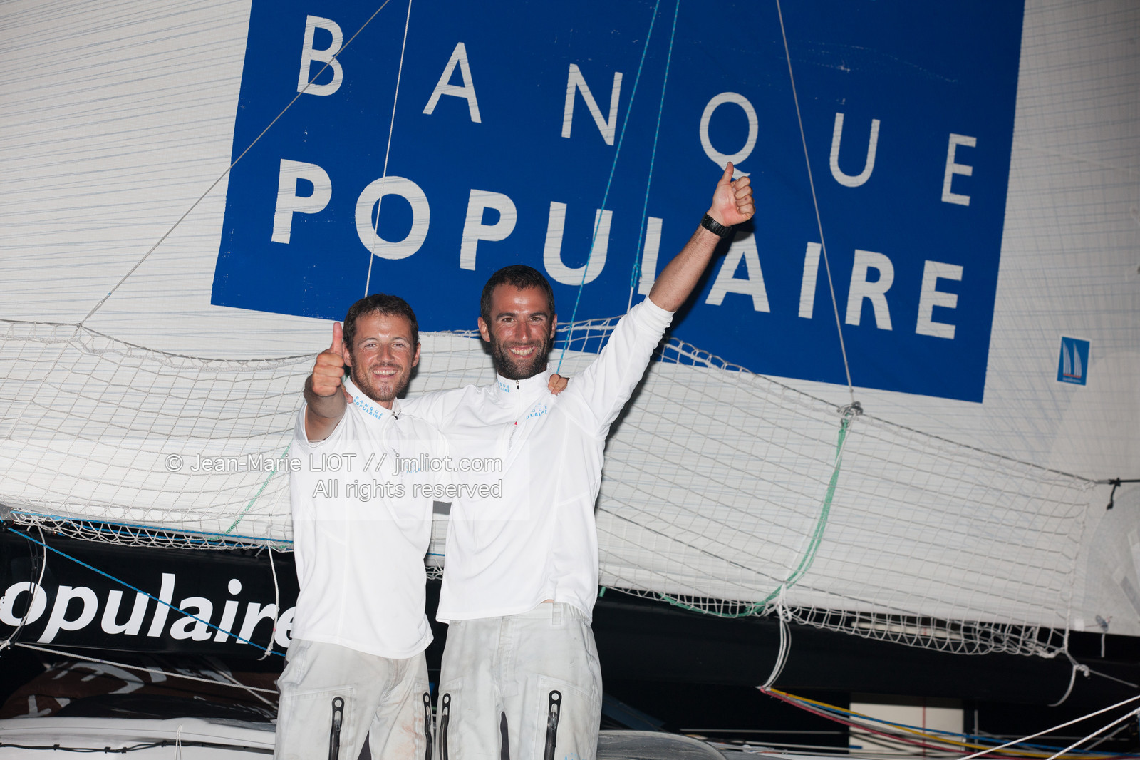 Arrivée, au Costa-Rica de l'imoca Banque populaire, le19 novembre 2011. Les skippers Armel Le Cleac'h et Christopher Pratt se placent à la 3ème place dans la catégorie des imocas. Photo © Jean-marie Liot DPPI.