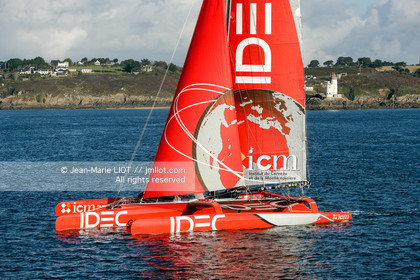 SAILING IDEC & FRANCIS JOYON