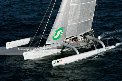 .Start Jules Verne Trophy maxi trimaran Geronimo, skipper Olivier de Kersauzon, on décember 28, 2004, Photo Jean-Marie LIOT - www.jmliot.com