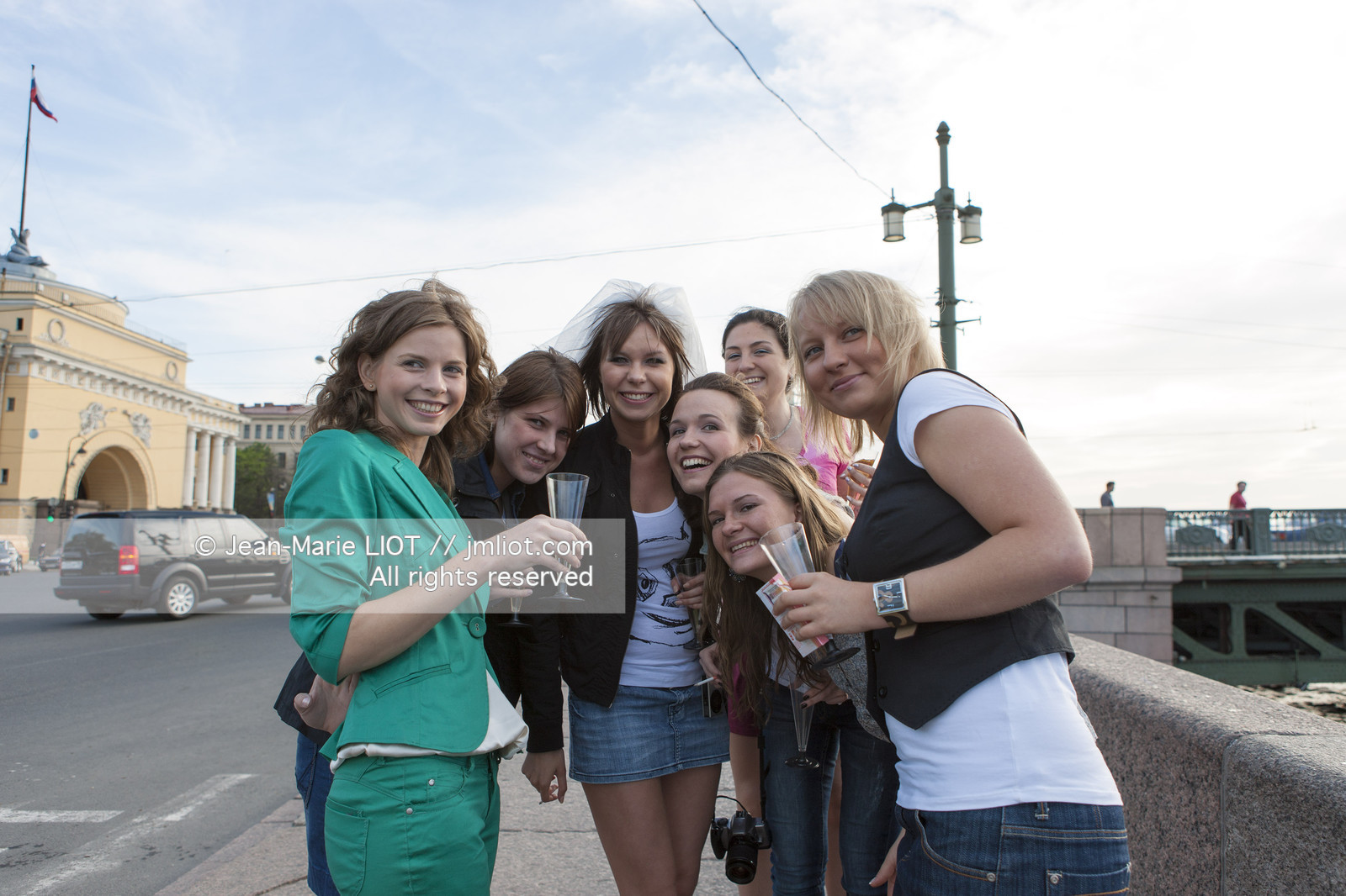 Russie, Saint Petersbourg, classé Patrimoine Mondial de l'UNESCO, dans les rues de la ville, jeunes femmes russes.