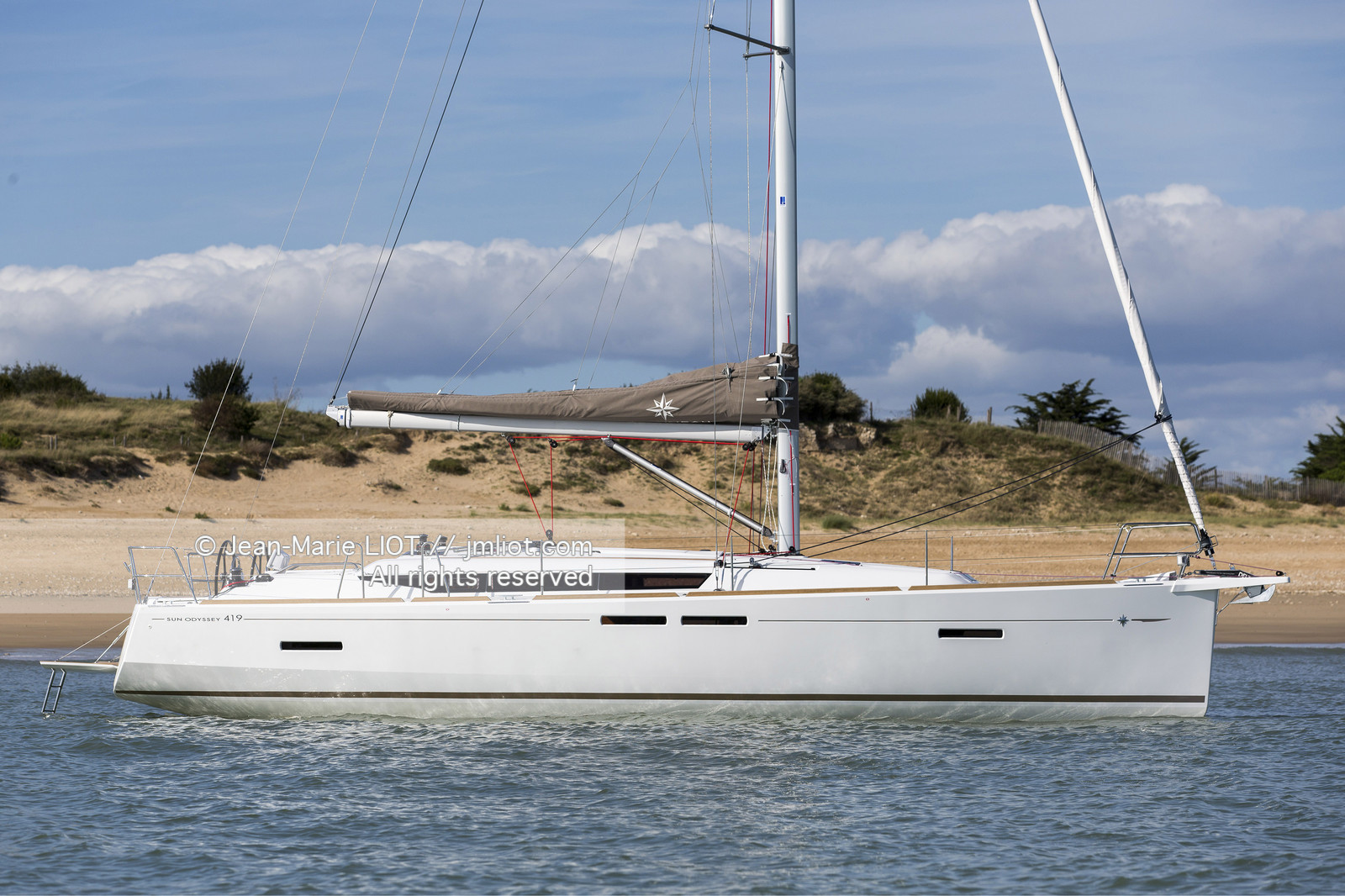Ile de Ré, 23 09 2015, pour le chantier Jeanneau, le nouveau Jeanneau Sun Odyssey 419. Photo © Jean-Marie LIOT   Jeanneau