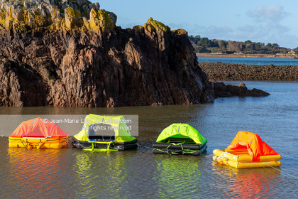 RADEAUX DE SURVIE - COMPARATIF